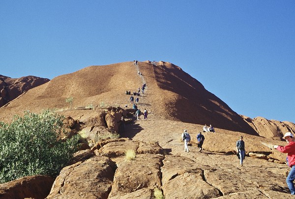 Tourists climbing Ayer's rock. Photo: L. Bobke